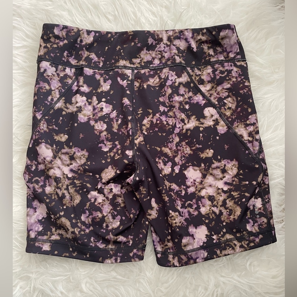 Title Nine Bike Mad Dash Reversible Shorts 6”- Napili/Poipu